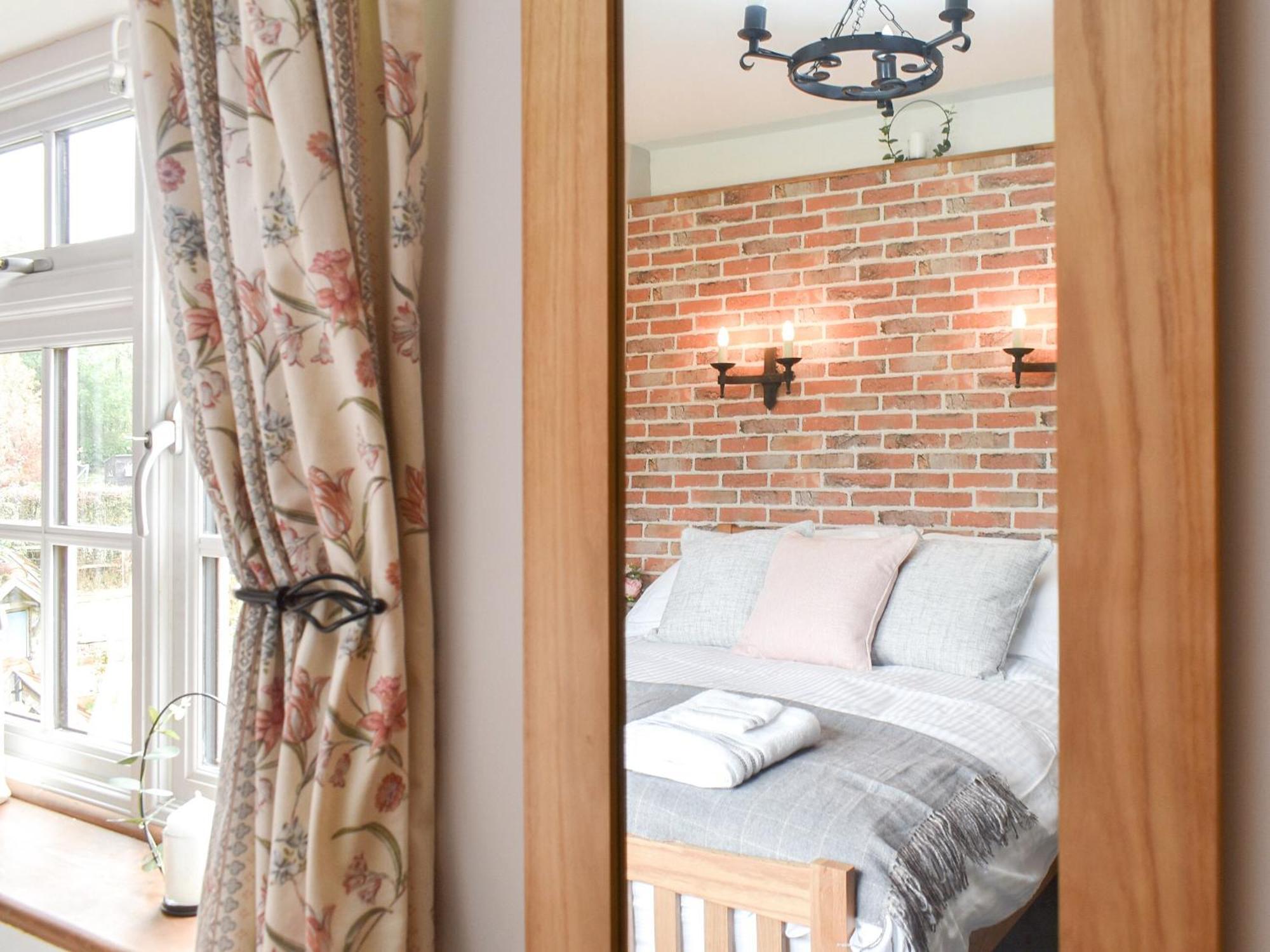 Well Cottage Itchingfield Екстер'єр фото