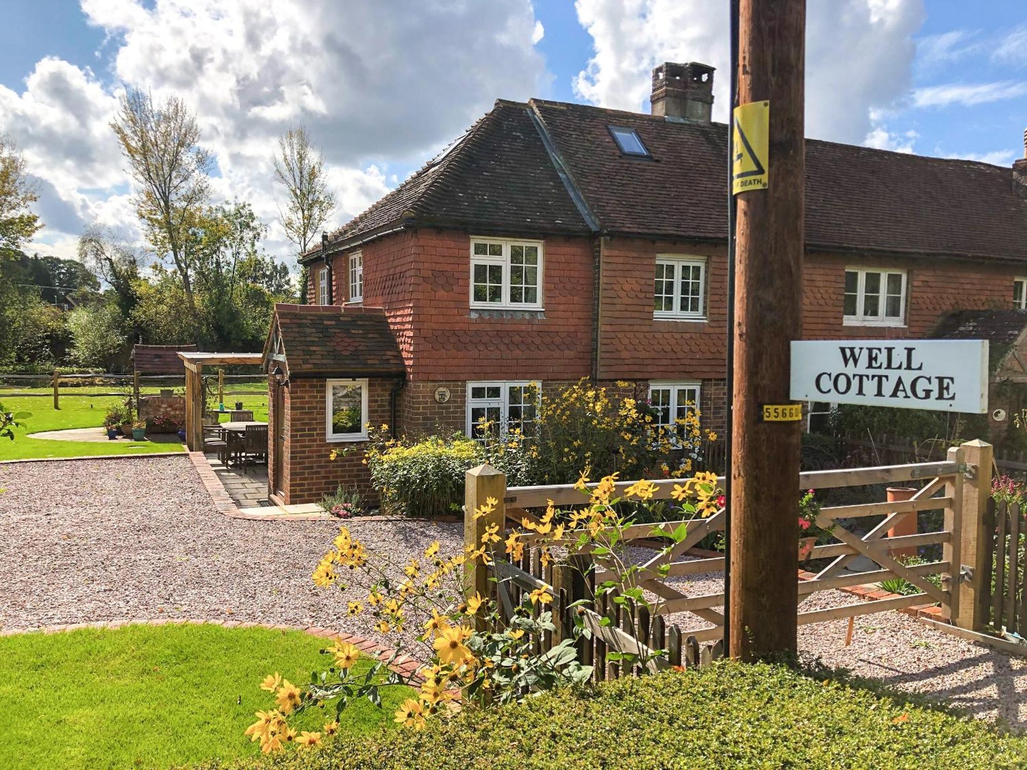 Well Cottage Itchingfield Екстер'єр фото