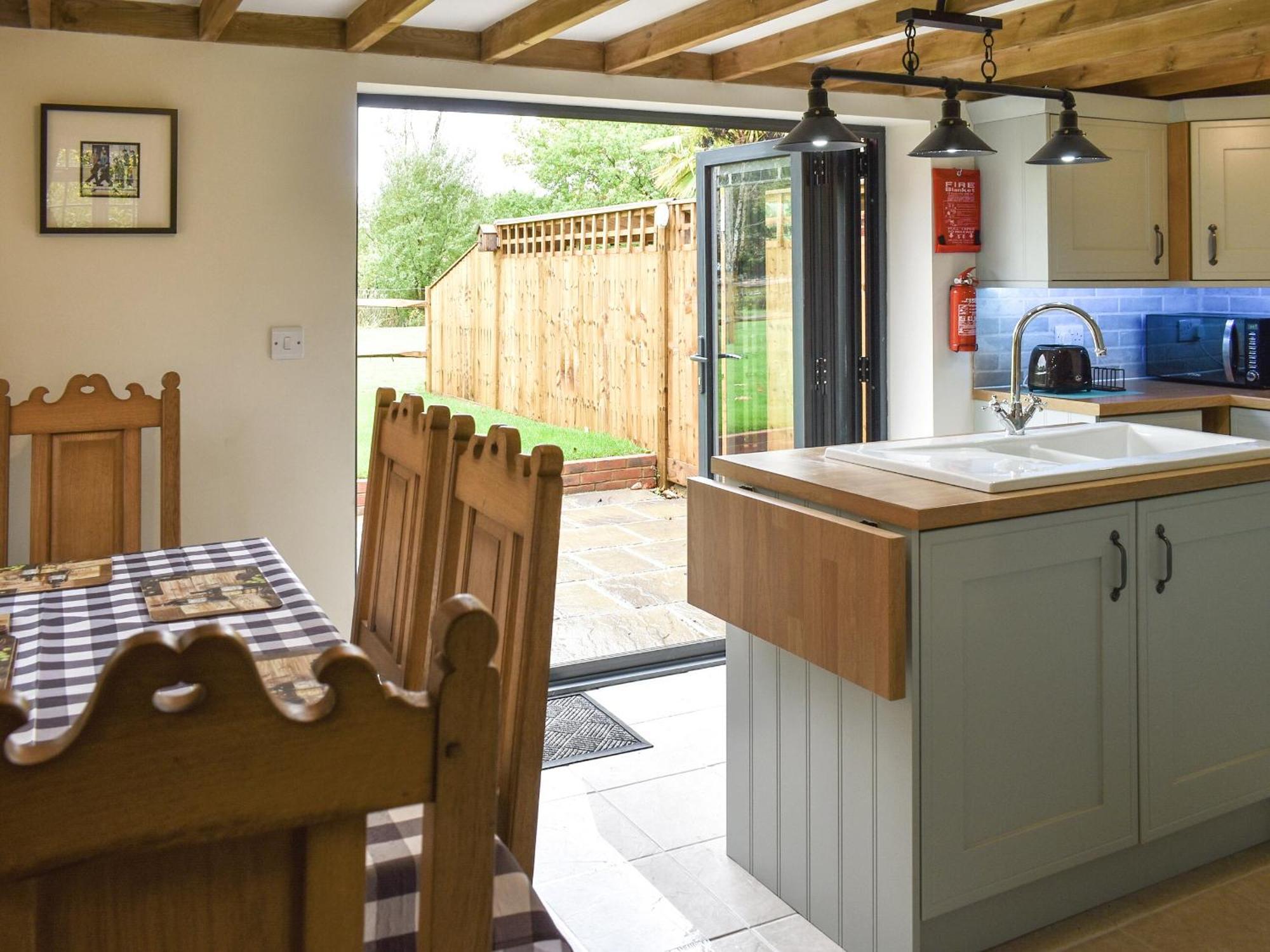 Well Cottage Itchingfield Екстер'єр фото